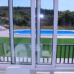 Nane Garden House With Heated Pool בית נופש