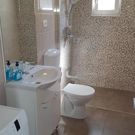 Nane Garden House With Heated Pool Holiday home