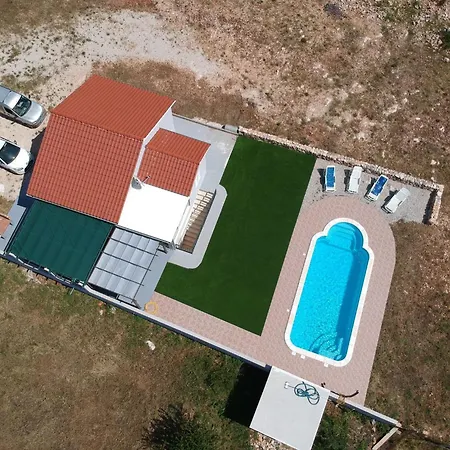 Nane Garden House With Heated Pool Holiday home *