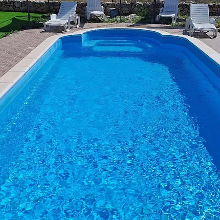 Casa vacanze Nane Garden House With Heated Pool Mirce