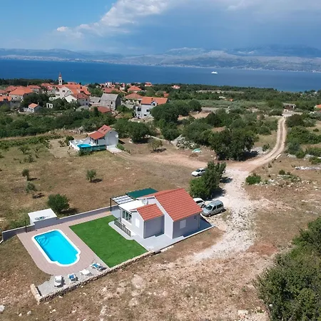 Nane Garden House With Heated Pool בית נופש Mirce