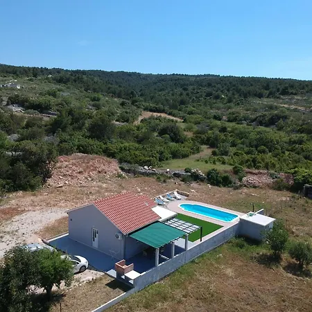 Nane Garden House With Heated Pool